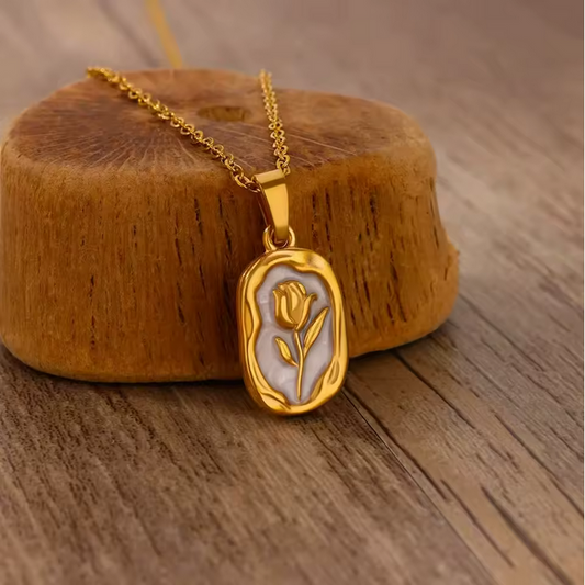 Neu eingetroffen: Emaille-Blumenanhänger-Halskette, 18 Karat vergoldeter Edelstahl-Anhänger für Damen